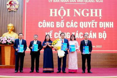 Phó Chủ tịch UBND tỉnh Y Ngọc trao Quyết định bổ nhiệm lãnh đạo Sở Công thương