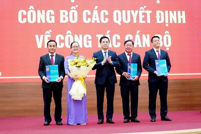 Chủ tịch UBND tỉnh Nguyễn Hoàng Giang trao các Quyết định bổ nhiệm lãnh đạo Thanh tra tỉnh