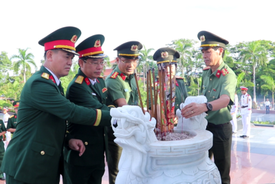 Lực lượng vũ trang tỉnh dâng hương tưởng niệm các Anh hùng liệt sĩ