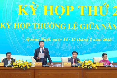 Các đồng chí lãnh đạo HĐND tỉnh chủ trì kỳ họp