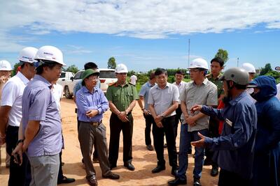 Phó Chủ tịch UBND tỉnh Nguyễn Ngọc Sâm lắng nghe tâm tư, nguyện vọng của người dân vùng dự án