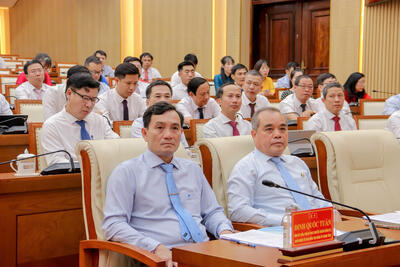 Các đồng chí lãnh đạo tỉnh và đại biểu tham dự Đại hội