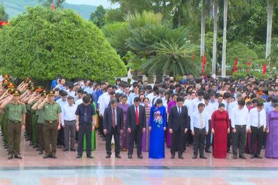 Phút mặc niệm tưởng nhớ các Anh hùng liệt sĩ