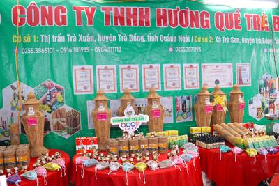 Gian hàng trưng bày sản phẩm từ Quế Trà Bồng