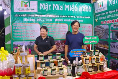 Gian hàng trưng bày sản phẩm Mật mía miền xanh