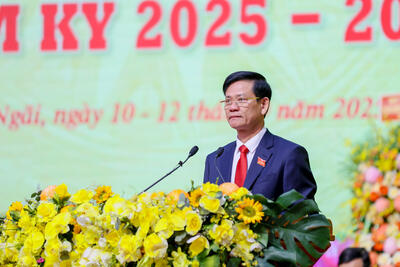 Trưởng Ban Tuyên giáo và Dân vận Tỉnh ủy Ngô Văn Trọng và Phó Bí thư Thường trực Đảng ủy trình bày tham  tại Đại hội
