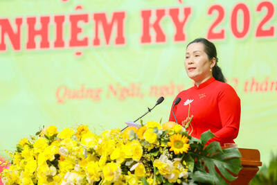Phó Bí thư Tỉnh uỷ Đinh Thị Hồng Minh thay mặt Đoàn Chủ tịch công bố Quyết định số 2319-QĐNS/TW ngày 10/9/2025 của Bộ Chính trị