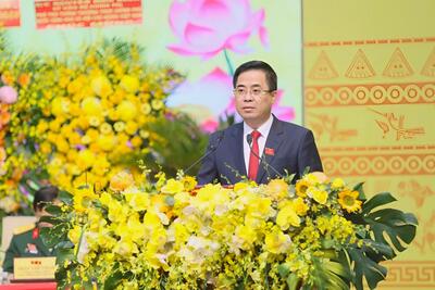 Chủ tịch UBND tỉnh Nguyễn Hoàng Giang trình bày Chương trình hành động thực hiện Nghị quyết Đại hội đại biểu Đảng bộ tỉnh lần thứ I