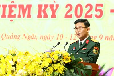 Đại tá Võ Tấn Tài- Tỉnh uỷ viên, Phó Bí thư Thường trực Đảng uỷ Quân sự tỉnh, Chính uỷ Bộ CHQS tỉnh Quảng Ngãi trình bày tham luận  tại Đại hội