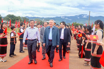 Phó Thủ tướng Thường trực Chính phủ Nguyễn Hòa Bình dự Lễ khởi công xây dựng các Trường phổ thông nội trú liên cấp tiểu học - trung học cơ sở tại xã Dục Nông