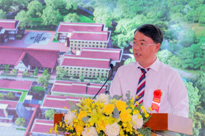 Giám đốc Ban Quản lý Dự án đầu tư xây dựng các công trình giao thông, dân dụng và công nghiệp tỉnh Võ Đại Tân phát biểu tại buổi lễ