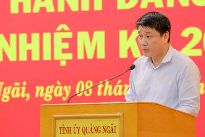 Ủy viên Ban Thường vụ Tỉnh ủy, Chủ nhiệm Ủy ban Kiểm tra Tỉnh ủy Huỳnh Quốc Huy trình bày Tờ trình của Ban Thường vụ Tỉnh uỷ