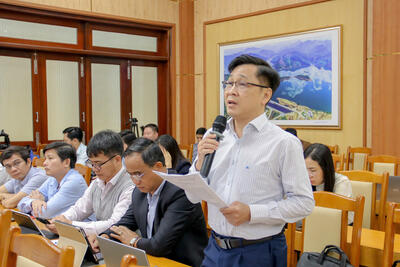 Đại biểu tham gia thảo luận tại Hội nghị