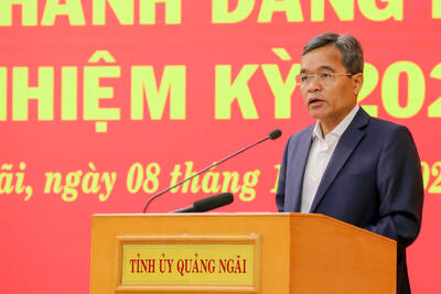 Ủy viên BCH Trung ương Đảng, Bí thư Tỉnh ủy Hồ Văn Niên phát biểu bế mạc Hội nghị