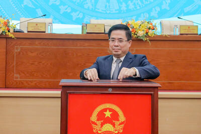Ủy viên Trung ương Đảng, Phó Trưởng Ban Chính sách, chiến lược Trung ương bỏ phiếu bầu Chủ tịch UBND tỉnh