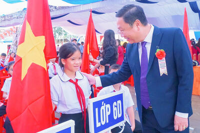 Phó Chủ tịch UBND tỉnh Nguyễn Công Hoàng dự Lễ khai giảng năm học 2026-2027 và khánh thành Trường Phổ thông nội trú  Tiểu học và THCS xã Rờ Kơi