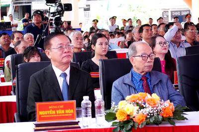 Các đồng chí nguyên lãnh đạo tỉnh qua các thời kỳ tham dự lễ