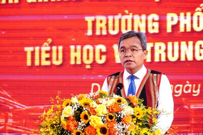 Ủy viên Trung ương Đảng, Bí thư Tỉnh ủy Hồ Văn Niên phát biểu tại buổi lễ
