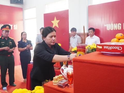 Phó Chủ tịch Thường trực UBND tỉnh Y Ngọc kiểm tra công tác tìm kiếm quy tập hài cốt liệt sĩ  tại xã Đặng Thùy Trâm