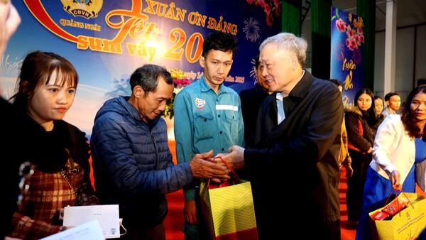 “Tết sum vầy - Xuân ơn Đảng” và “Chợ Tết Công đoàn” năm 2025 mang Tết đến với đoàn viên, người lao động