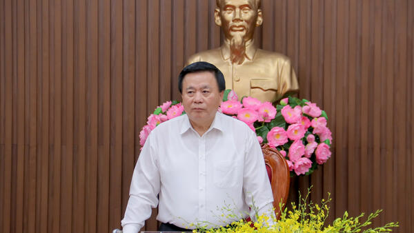 Ủy viên Bộ Chính trị, Giám đốc Học viện Chính trị quốc gia Hồ Chí Minh Nguyễn Xuân Thắng làm việc với Ban Thường vụ Tỉnh ủy Quảng Ngãi và Kon Tum