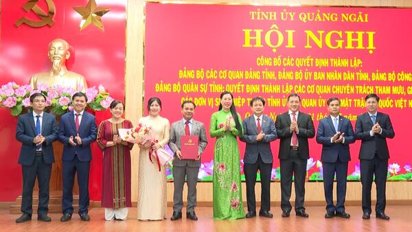 Tỉnh ủy công bố quyết định thành lập các Đảng bộ và cơ quan chuyên trách tham mưu, giúp việc, đơn vị sự nghiệp