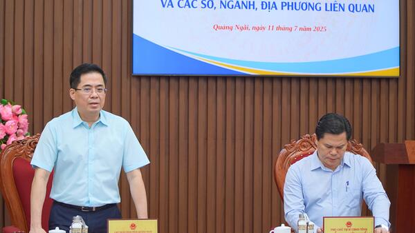 Chủ tịch UBND tỉnh Nguyễn Hoàng Giang làm việc với Trung tâm Phát triển quỹ đất tỉnh và các sở, ngành, địa phương