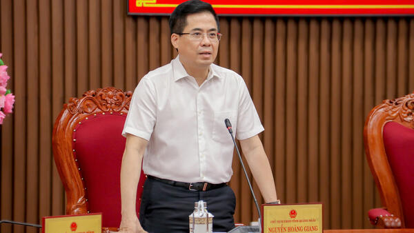 UBND tỉnh họp phiên thường kỳ đánh giá kết quả 8 tháng, triển khai nhiệm vụ trọng tâm thời gian tới