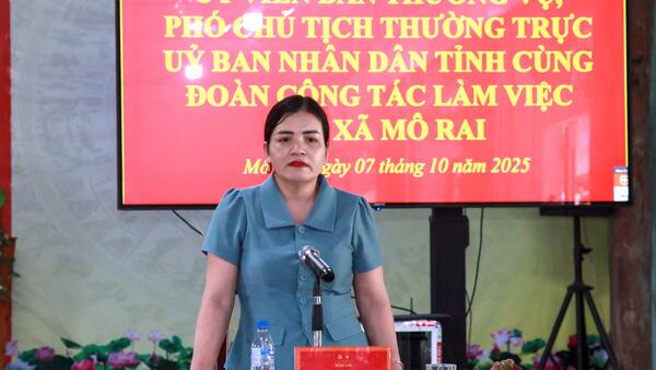 Phó Chủ tịch Thường trực UBND tỉnh Y Ngọc làm việc với xã Mô Rai