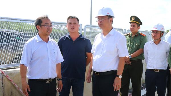 Phó Chủ tịch UBND tỉnh Nguyễn Công Hoàng kiểm tra tiến độ cao tốc đoạn Quảng Ngãi – Hoài Nhơn