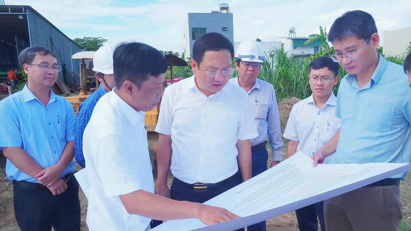 Phó Chủ tịch UBND tỉnh Nguyễn Công Hoàng kiểm tra các dự án giao thông