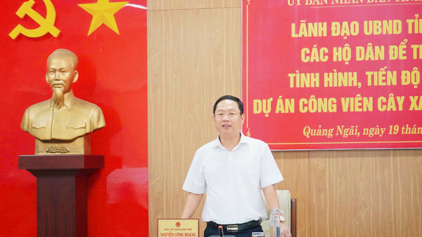 Phó Chủ tịch UBND tỉnh Nguyễn Công Hoàng gặp gỡ người dân để thông tin về Dự án Công viên cây xanh Thạch Bích