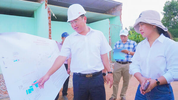 Phó Chủ tịch UBND tỉnh Nguyễn Công Hoàng kiểm tra tiến độ dự án Đường nối từ cầu Thạch Bích - Tịnh Phong
