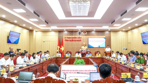 Đoàn giám sát Hội đồng quản lý Bảo hiểm xã hội làm việc tại tỉnh Quảng Ngãi