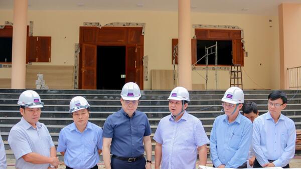 Chủ tịch UBND tỉnh Nguyễn Hoàng Giang kiểm tra tình hình thực hiện dự án trên địa bàn tỉnh Quảng Ngãi