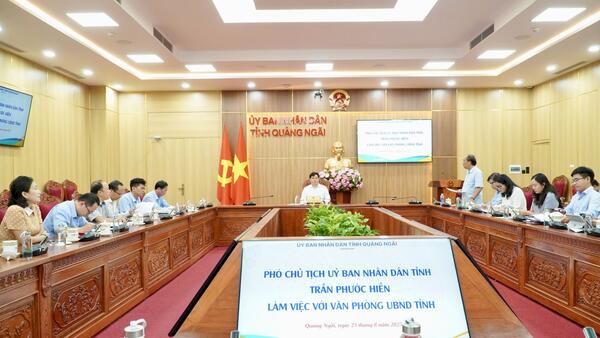 Phó Chủ tịch UBND tỉnh Trần Phước Hiền làm việc với Văn phòng UBND tỉnh