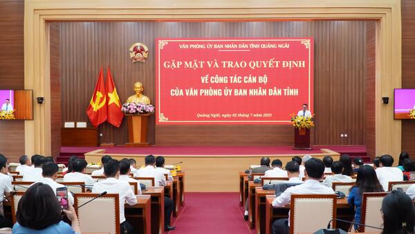 Văn phòng UBND tỉnh Quảng Ngãi tổ chức gặp mặt và công bố các Quyết định về công tác cán bộ sau hợp nhất