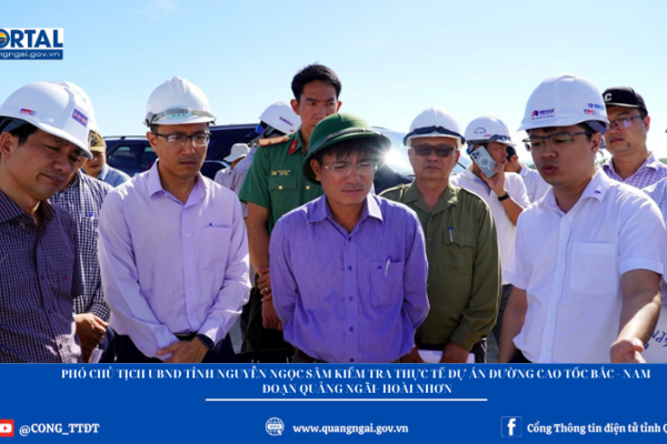 Phó Chủ tịch UBND tỉnh Nguyễn Ngọc Sâm kiểm tra thực tế dự án đường bộ cao tốc Bắc- Nam, đoạn Quảng Ngãi- Hoài Nhơn