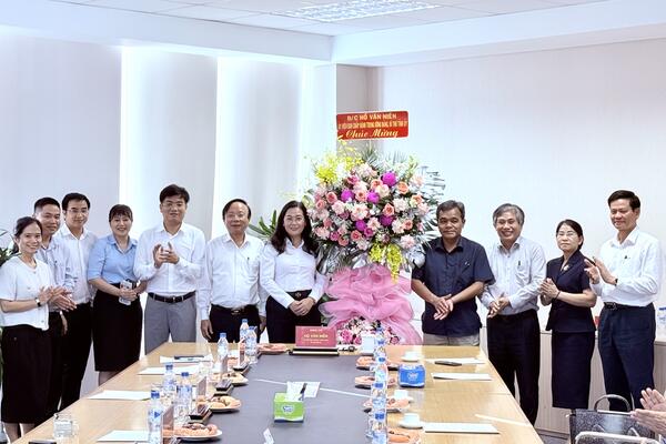 Bí thư Tỉnh ủy Hồ Văn Niên thăm và làm việc với Công ty TNHH VSIP Quảng Ngãi