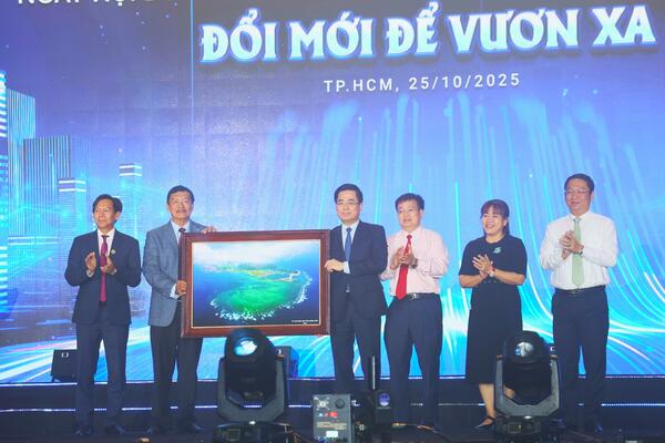 Lãnh đạo tỉnh dự Ngày hội Doanh nhân Quảng Ngãi và Những người bạn năm 2025