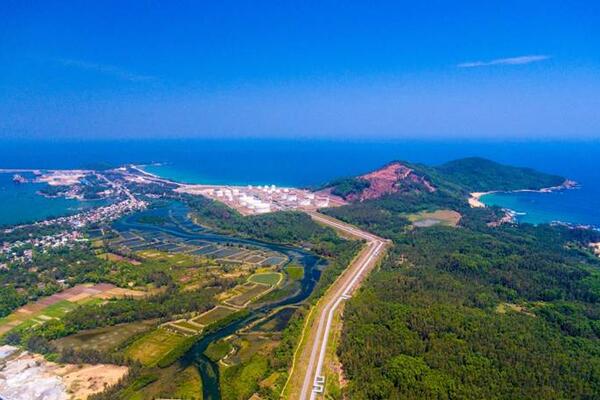 Từ miền cát trắng đến khu kinh tế trọng điểm miền Trung
