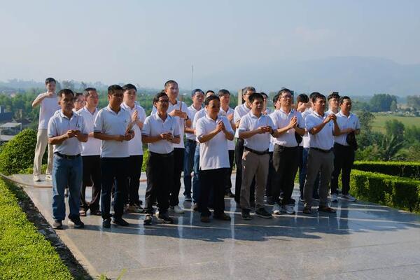 Ban CNTT & CĐS trao 15 suất quà đến các hộ gia đình có hoàn cảnh khó khăn tại xã Sơn Tây, tỉnh Quảng Ngãi