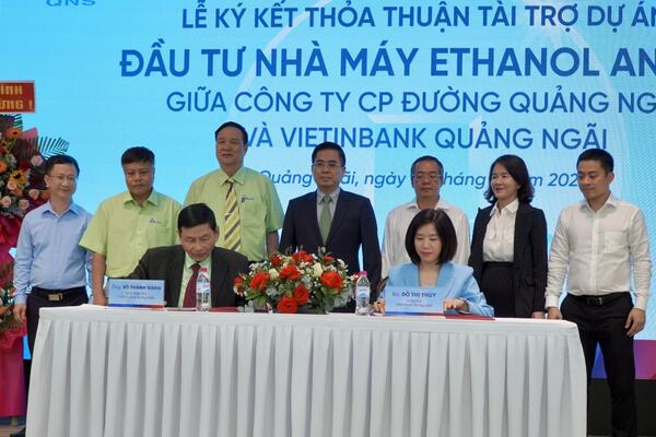 Chủ tịch UBND tỉnh dự Lễ ký kết hợp tác giữa Công ty Cổ phần Đường Quảng Ngãi và Vietinbank Quảng Ngãi