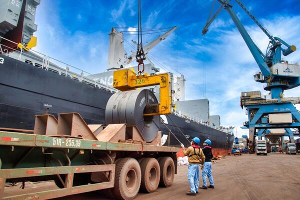 Lò cao số 1 của Hòa Phát Dung Quất 1 vận hành trở lại, gia tăng sản lượng bán hàng