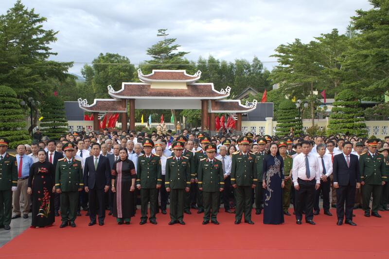 Một số hình ảnh Lễ kỷ niệm 60 năm Ngày Chiến thắng Ba Gia