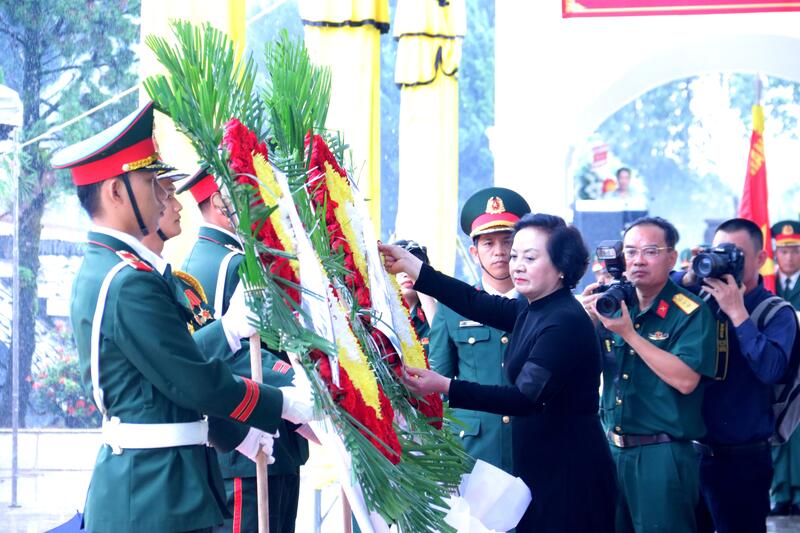 Lễ truy điệu và an táng hài cốt liệt sĩ quân tình nguyện và chuyên gia Việt Nam hy sinh tại Lào và Campuchia