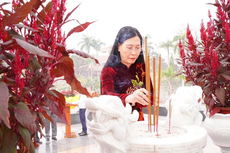 Lãnh đạo tỉnh viếng Nghĩa trang Liệt sĩ nhân dịp tết Nguyên đán Ất Tỵ 2025