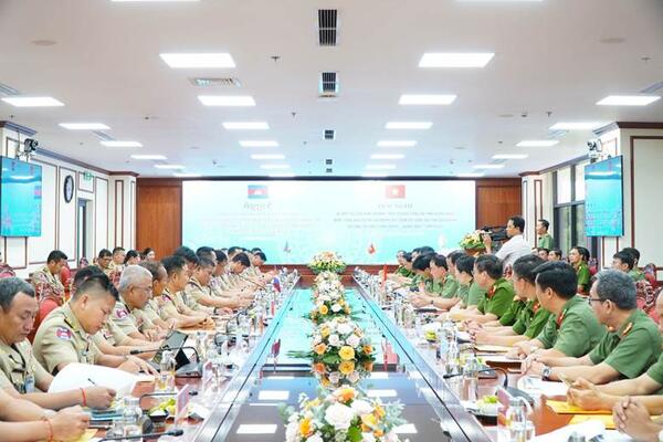Quảng Ngãi Police sign MoUs on security and public order cooperation with police forces of Laos and Cambodia