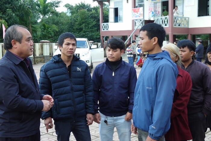 The PPC’s leader attends the conference to elect village heads in Huong Tra commune