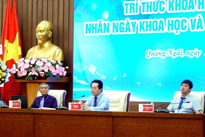 Provincial leaders meet with science and technology intellectuals on Việt Nam Science and Technology Day